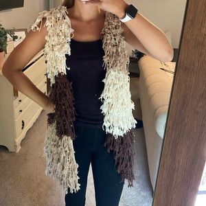 Yarn woven colorblocked vest